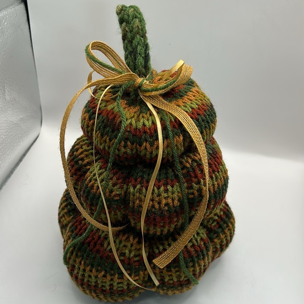 Handmade Multicolor Knit Pumpkin stack - Picture 4 of 10